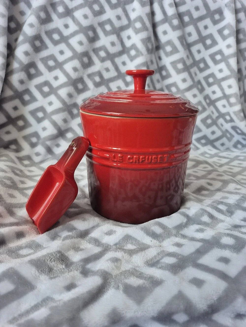 Le Creuset Red Stoneware Dog Food Jar - Cerise (Red)